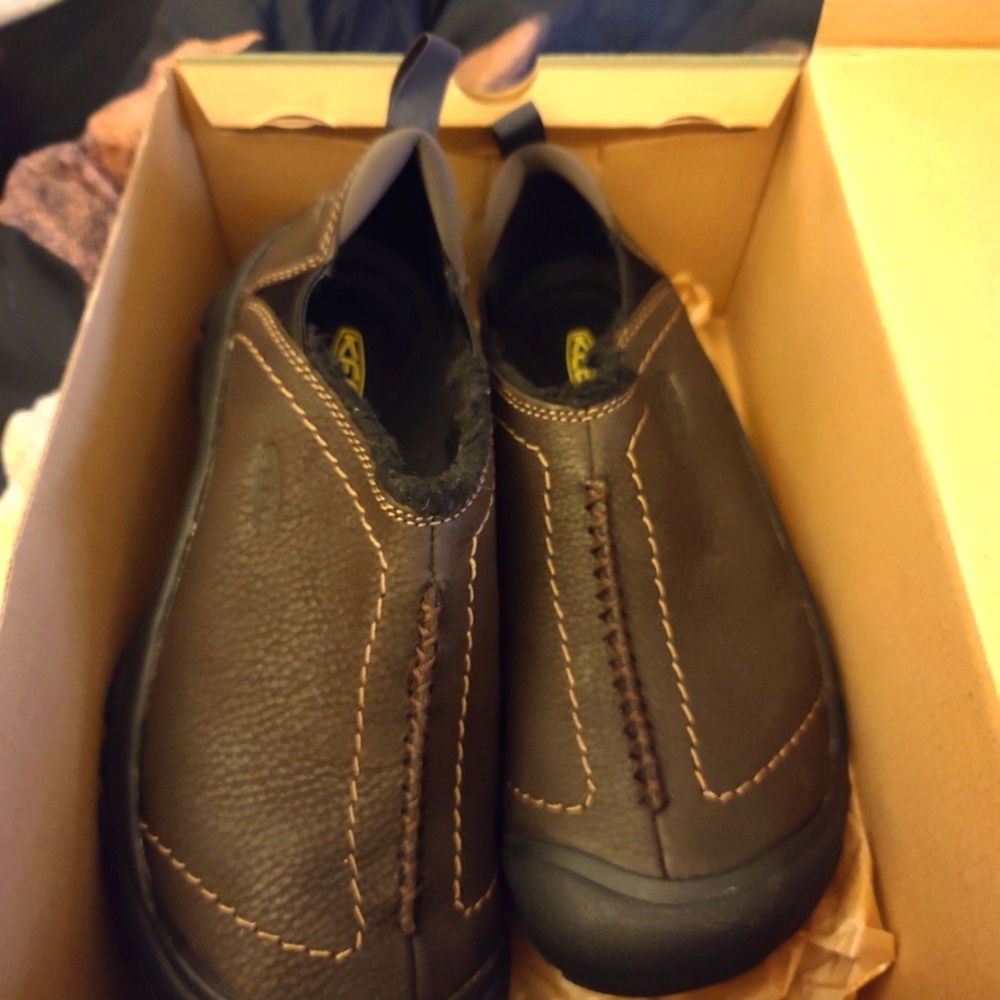 Size 8 brown slip on keens